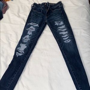 American eagle dark wash jeans with rips